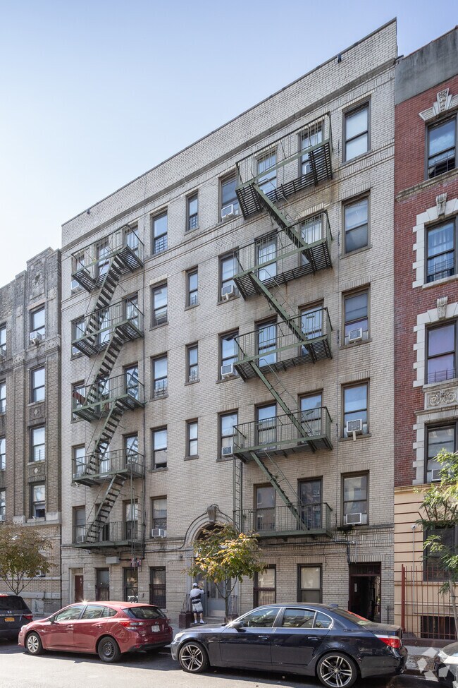 Building Photo - 520 W 174th St