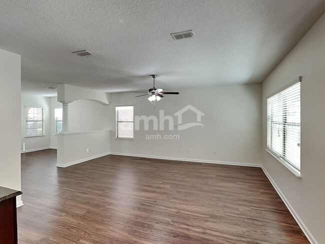 Foto del edificio - 440 Forest Meadow Ln
