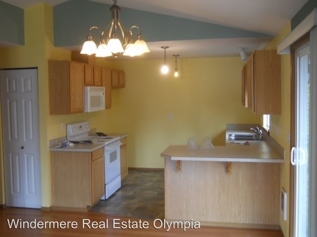 Building Photo - 2021 Beverly Blvd