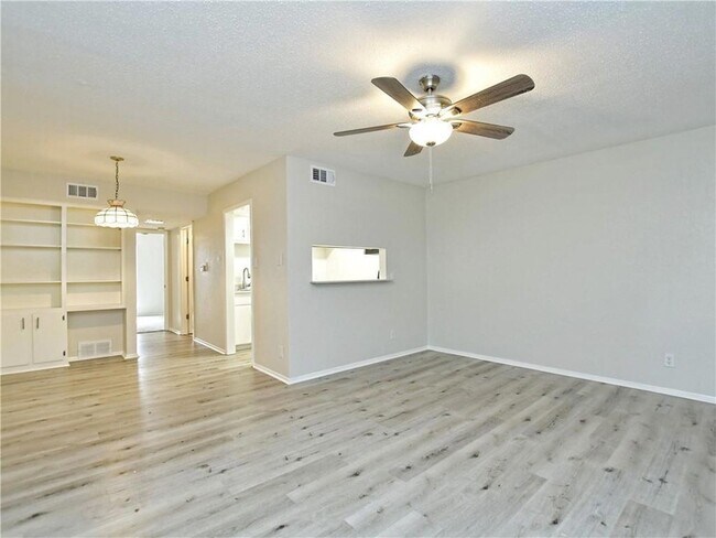 Foto del edificio - 2425 Ashdale Dr