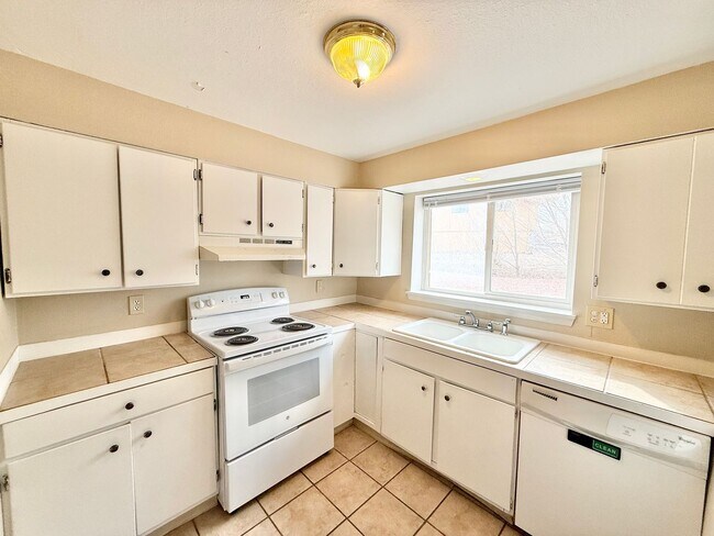 Foto del edificio - 2 Alan Shepard Rd