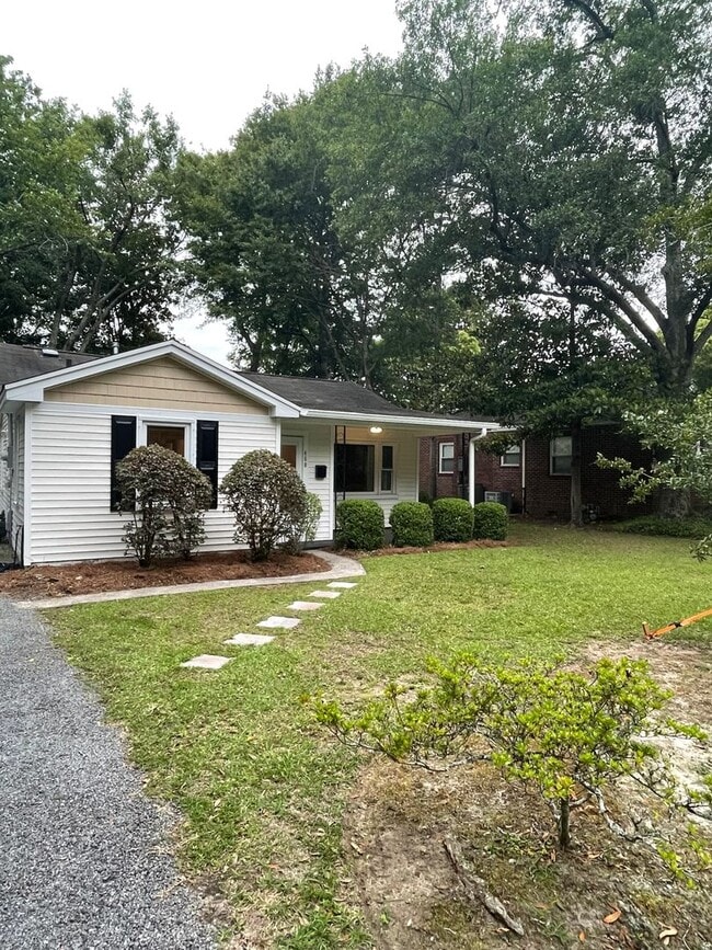 Building Photo - Charming West Ashley Bungalow!!!