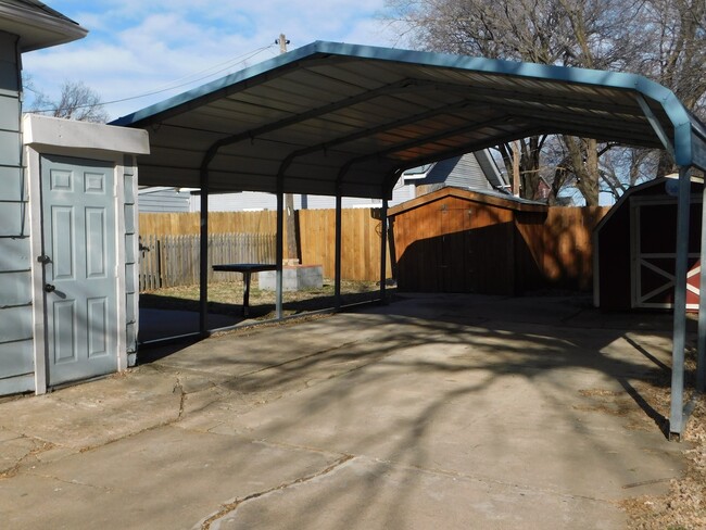 Building Photo - 3 bedroom/2 bath home in El Dorado!