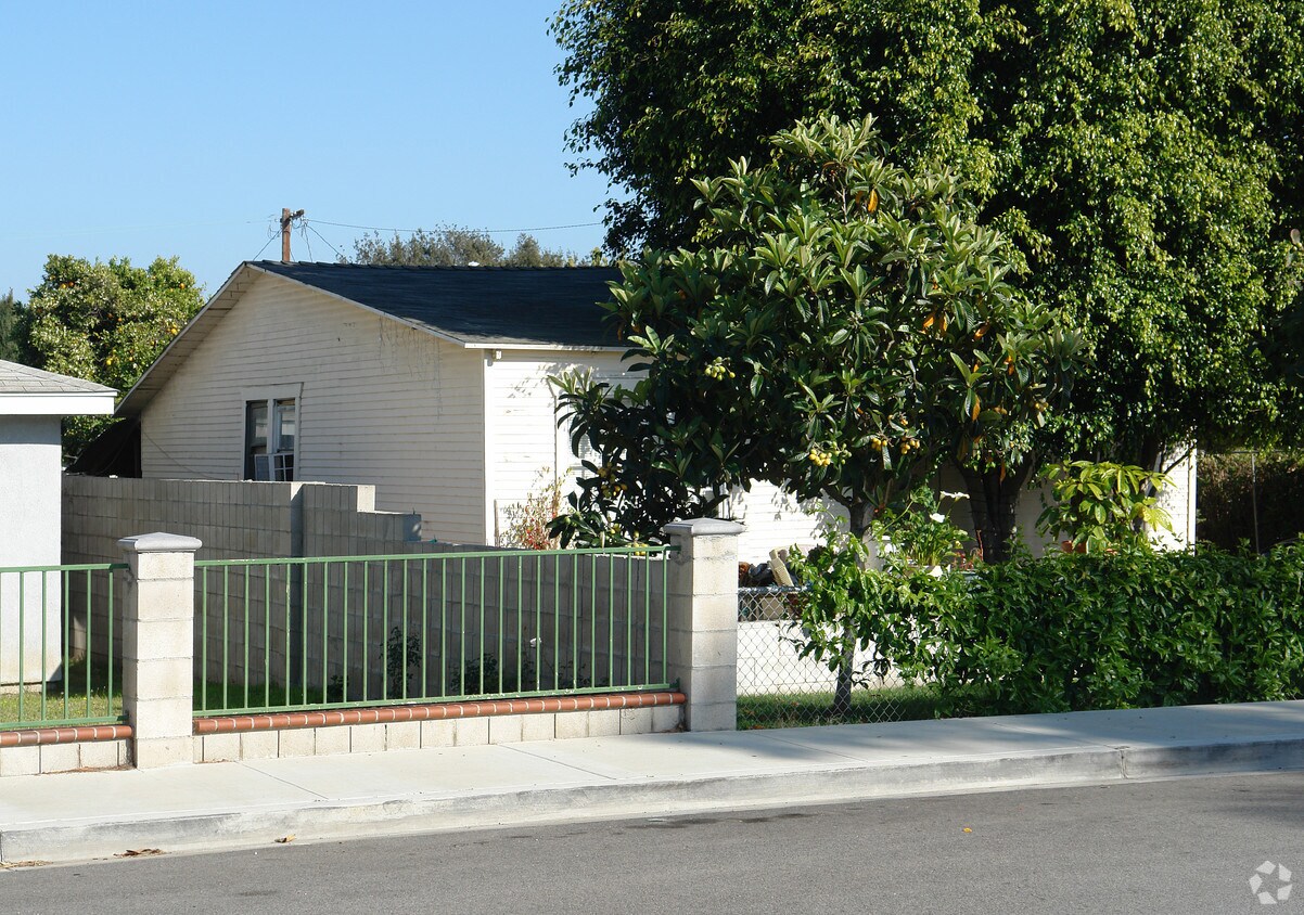 Building Photo - 250 Nellora St