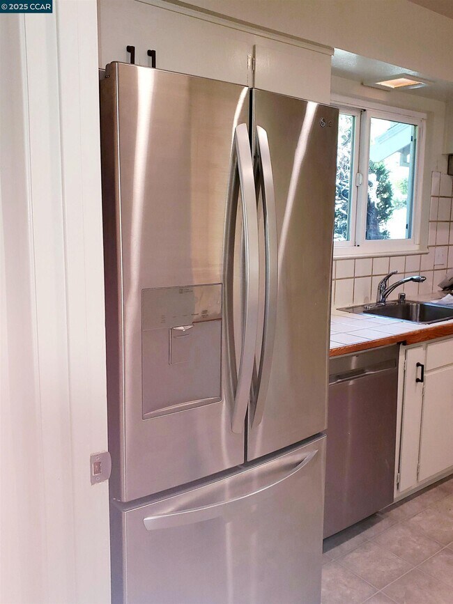 Foto del edificio - 44 Muth Dr