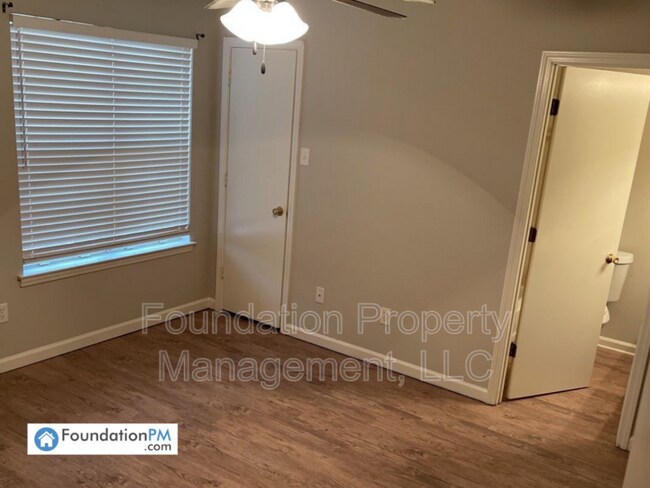 Building Photo - 2223 Curbertson St