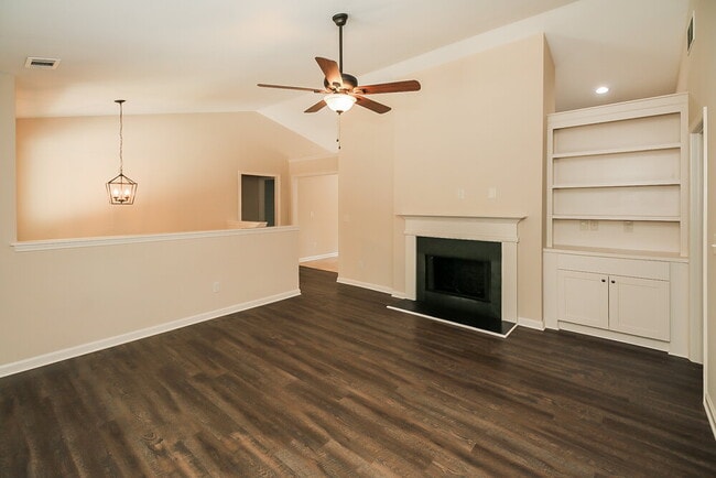 Building Photo - 1025 West Ave