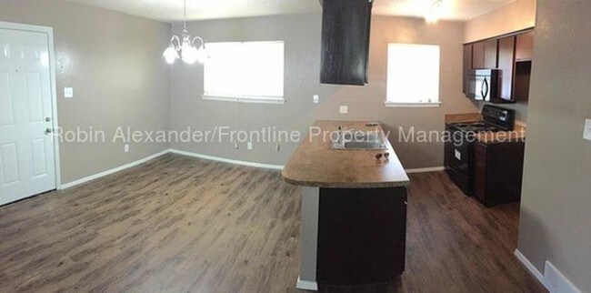 Foto del edificio - 308 NW Summercrest Blvd