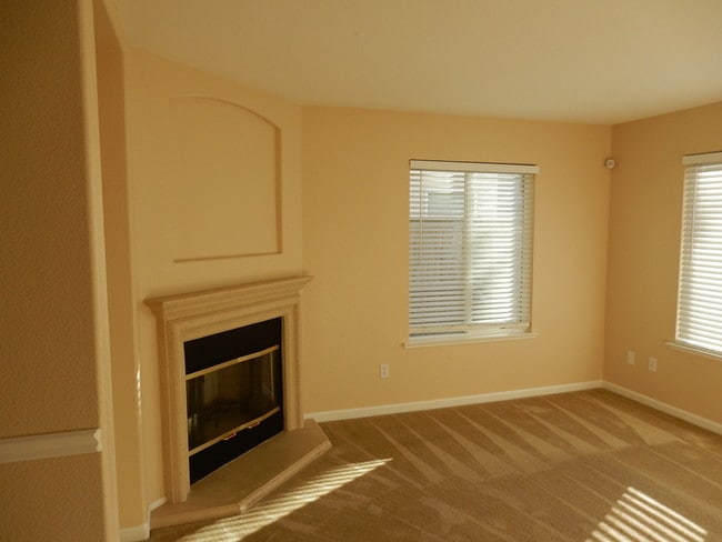 Building Photo - 5455 Alvoca Way