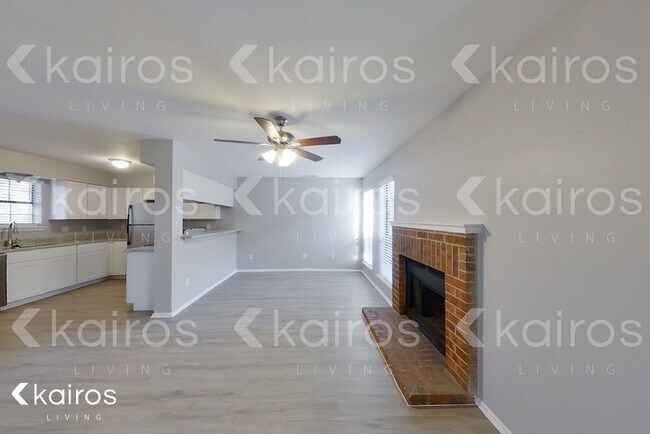 Building Photo - 826 Courtenay