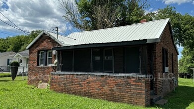 Building Photo - 910 Morris St