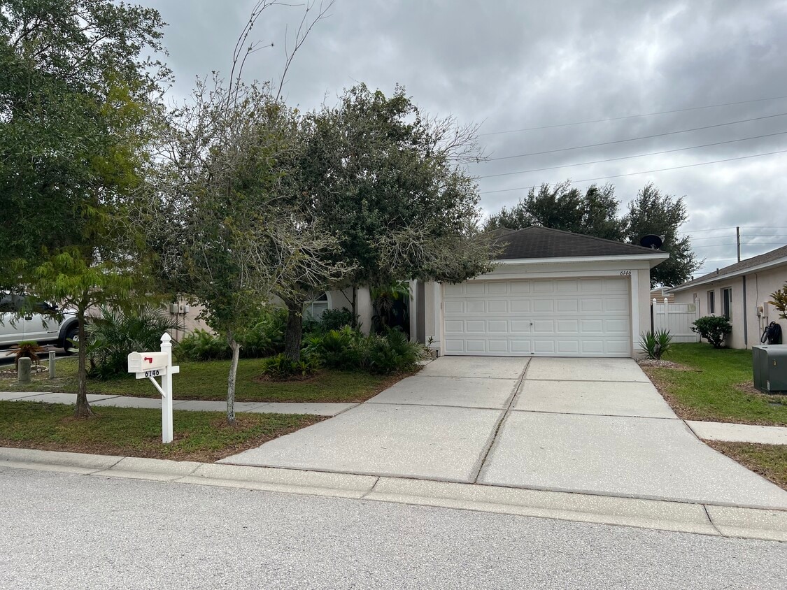 Foto principal - 6146 School House Ct
