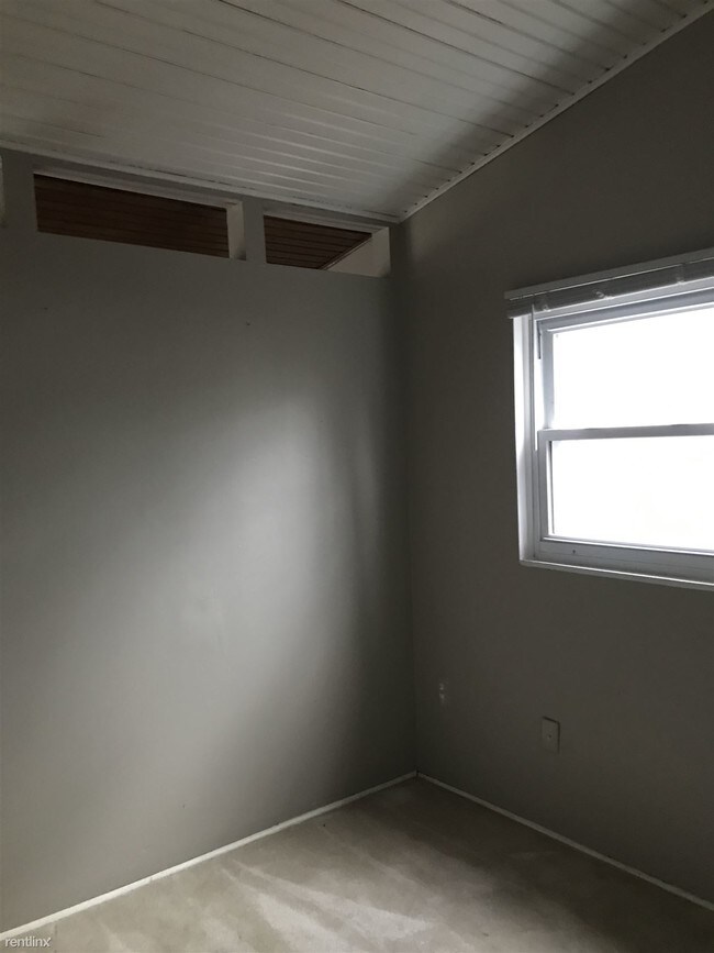 Building Photo - 21411 Collingham Ave