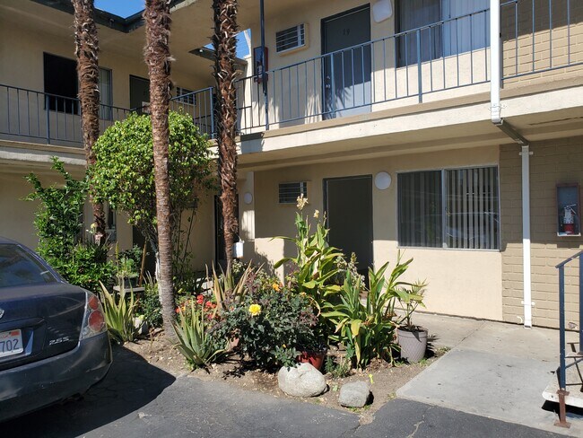 Building Photo - 15950 Vanowen St