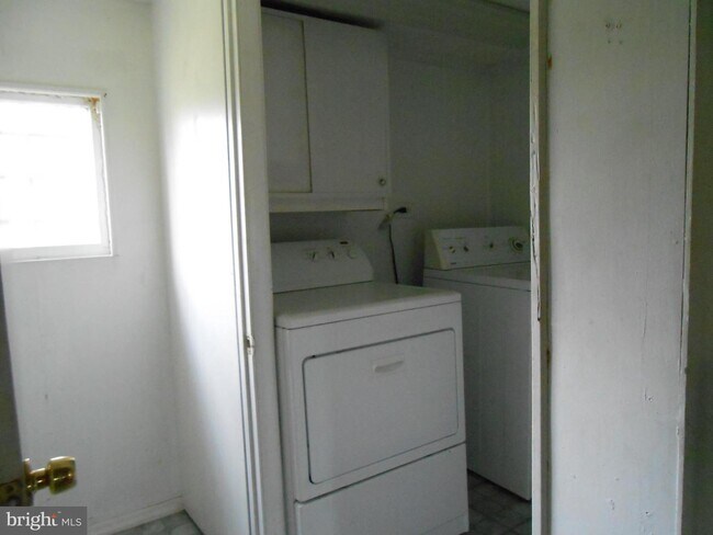Building Photo - 1022 Joh Ave