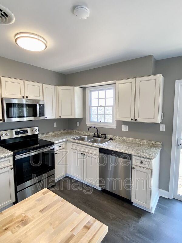 Building Photo - 317 Luther Dr