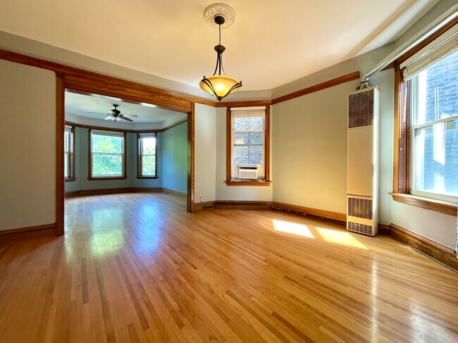 Foto del edificio - 2641 W Logan Blvd