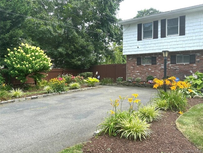 Building Photo - 10 Jackson Ave