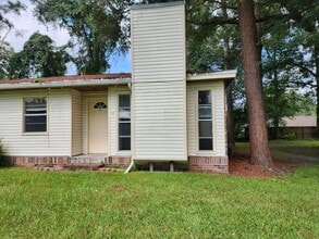 Building Photo - 118 SE Bracken Way