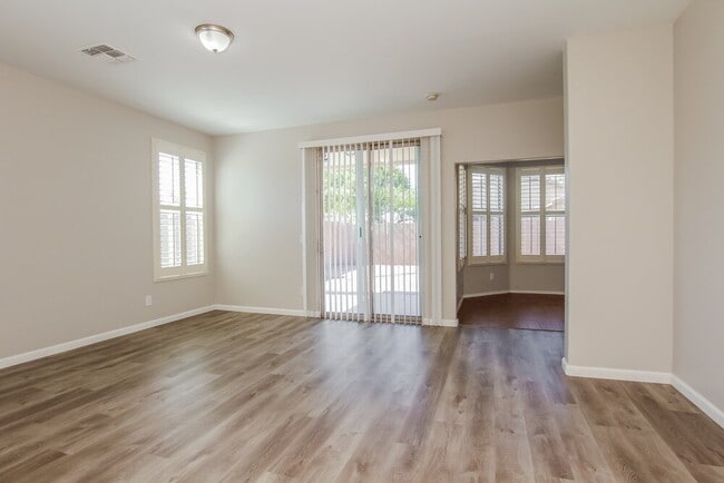Foto del edificio - 3432 W Apollo Rd