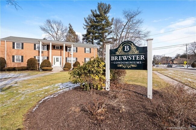 Building Photo - 45 Brewster Rd