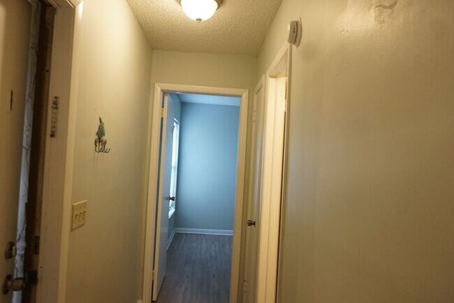 Building Photo - 2 Bedroom 2 Bathroom End Unit Townhome Close to NAS. No additional fees