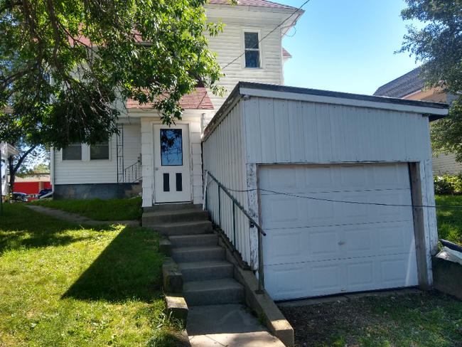 Building Photo - 1050 Cedar St