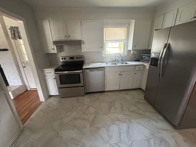 Foto del edificio - 7201 Mountainbrook Dr