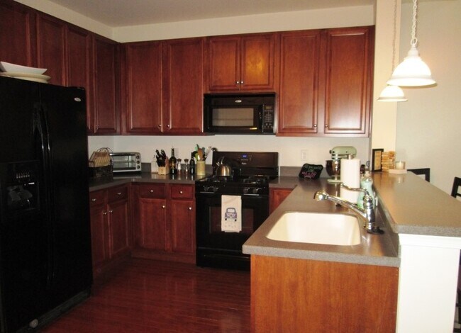 KITCHEN - 2411 Ramapo Ct