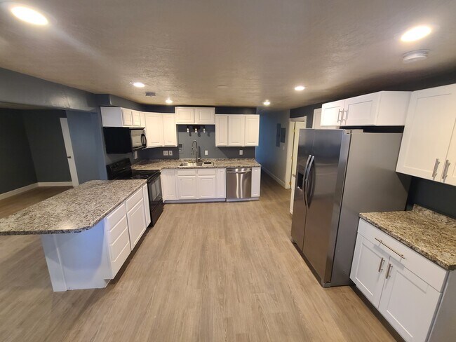 Cocina completa - 6633 W Sierra Oaks Dr