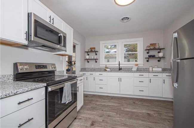 Building Photo - Beautiful Remodeled One-Story Home