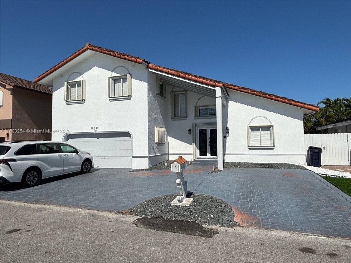 Primary Photo - 11041 SW 143rd Ct