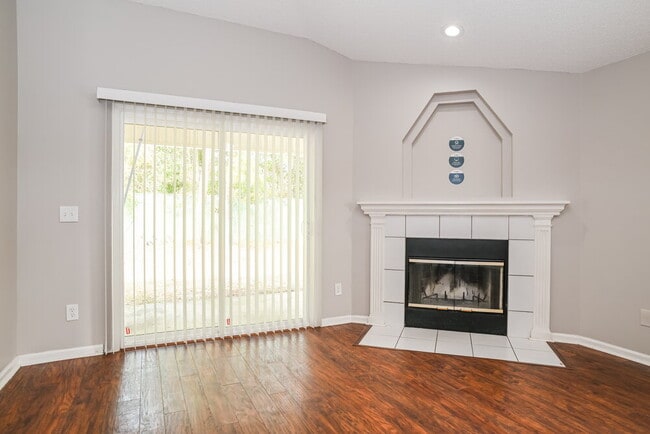 Building Photo - 8237 Abbeyfield Dr