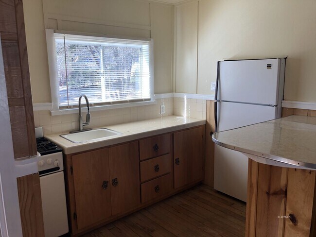 Building Photo - Loft Cabin Newly Remodeled