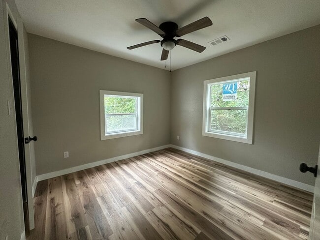 Building Photo - Welcome to your new home in the heart of R...