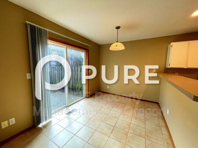 Building Photo - 526 SW 150th Ave