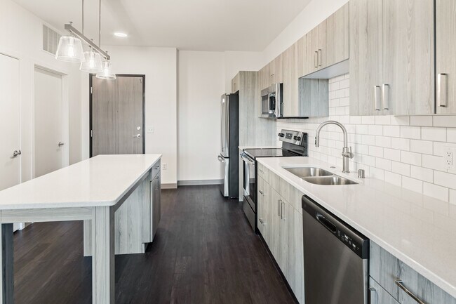 Foto del edificio - 2420 E Capitol Dr