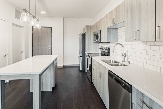 Foto del edificio - 2420 E Capitol Dr