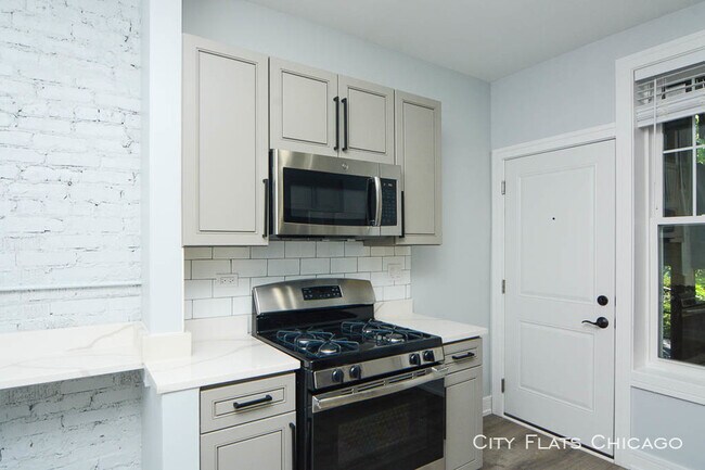 Building Photo - 6958 N Wolcott Ave