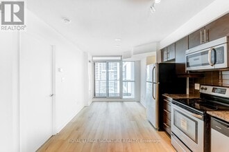 Building Photo - 33 Bay St.