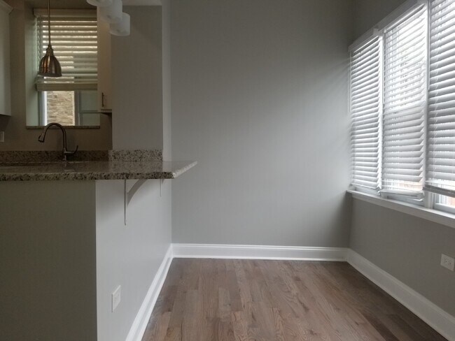 Foto del edificio - 3827 N Clark St