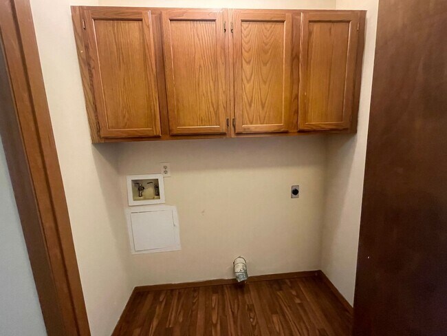 Building Photo - edge