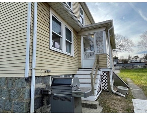 Building Photo - 555 North St