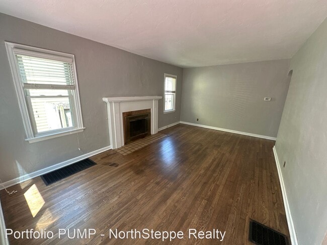 Building Photo - 3 br, 1 bath House - 446 E Royal Forest Blvd