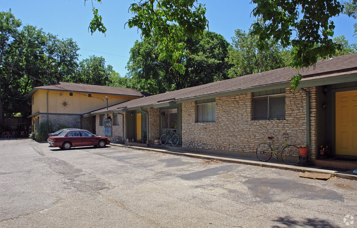 Primary Photo - Mango Villa Apartments