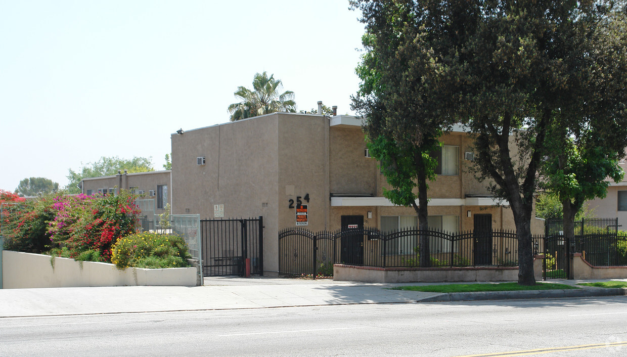 Foto principal - 254 E Washington Blvd