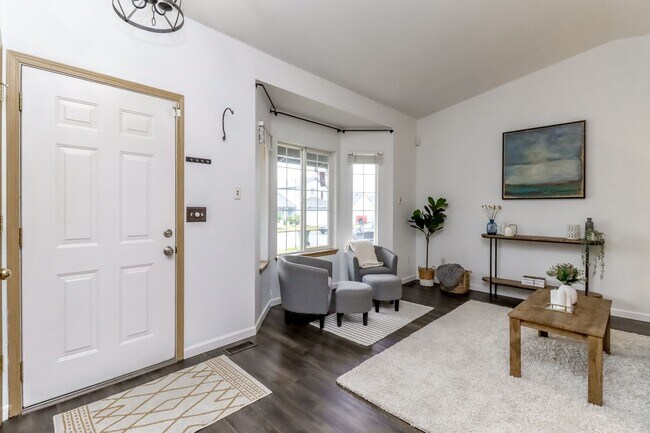 Foto del edificio - Updated 3 bedroom 2.5 bath home with A/C!