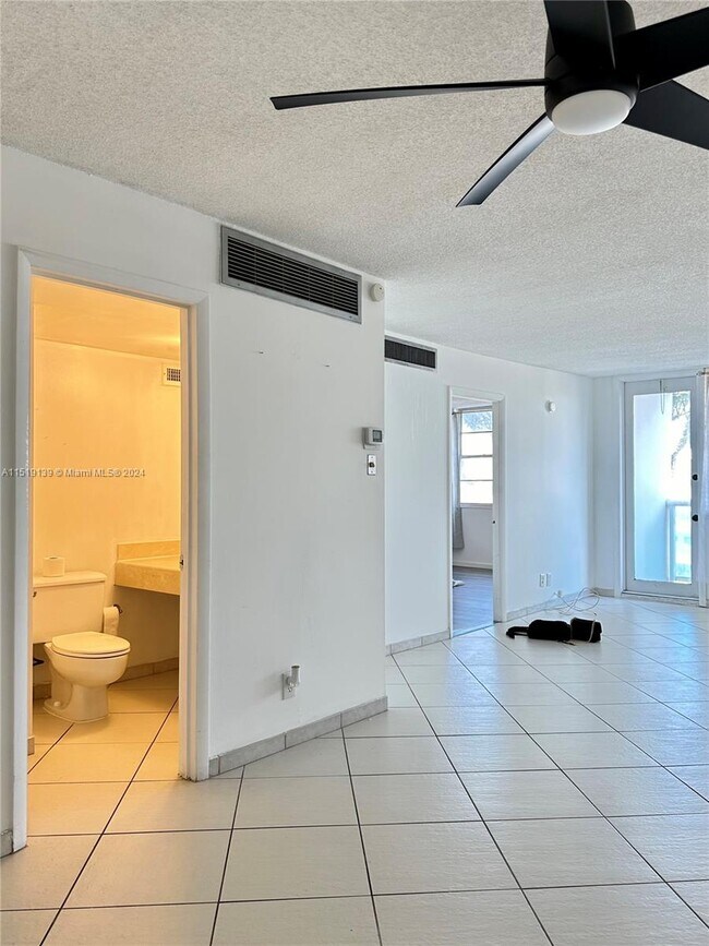 Foto del edificio - 6770 Indian Creek Dr