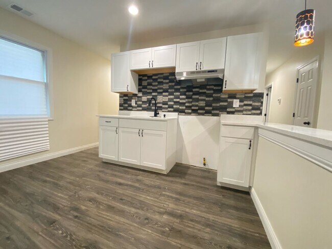 Foto del edificio - Newly Renovated 3 Bedroom Home With Centra...