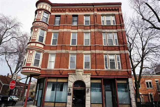 Building Photo - 2057 N Hoyne Ave